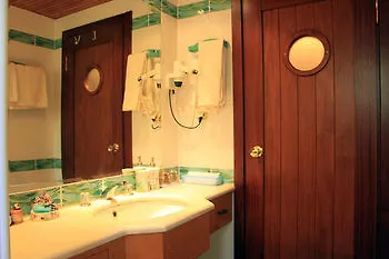 Global Sailing 马尔马里斯