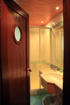 Hotell Global Sailing *